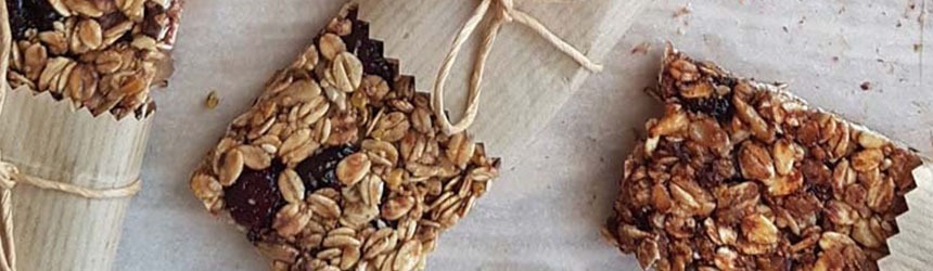 Barrette energetiche fai da te con semi, frutta secca e banane