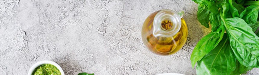 Maccheroncini di farina di sorgo e lino al pesto di zucchine