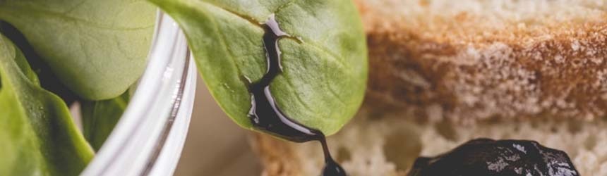 Insalata di mele, noci e saba