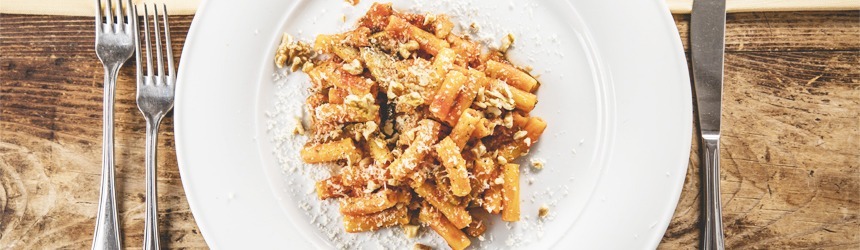 Sedani al mais con zucchine aromatizzate e noci