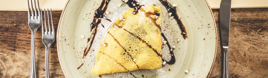 Crepes salate con fichi caramellati, noci, philadelfia e crema balsamica 